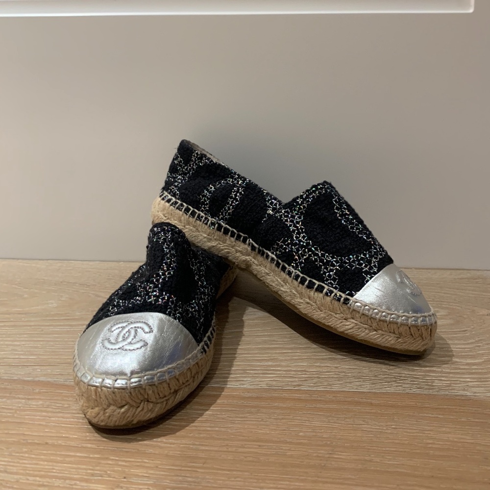 Chanel Espadrille 36 Embroidered Leather Cap Toe Cc Flats - size 36